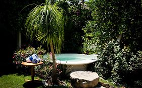 Paradise Hotel Boutique & Lounge